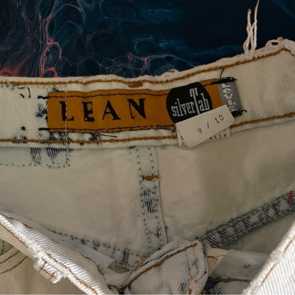 Levi’s Vintage Silvertab 630 Raw Hem Acid White Wash Jean Shorts Size 9/10 - Picture 6 of 16